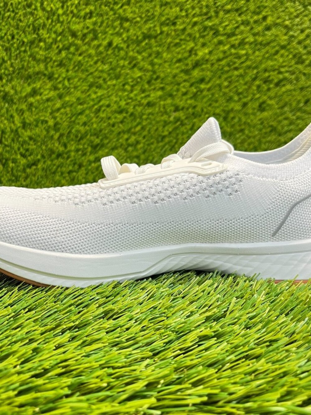 Flux Adapt Runner White Gum Womens Size 7 Running Athletic Walking Knit Shoes - Picture 2 of 10